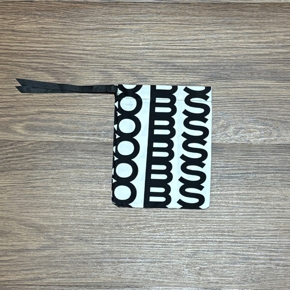 Marc Jacobs Monochrome Graphic Small Pouch - Picture 2 of 4